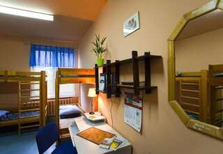 Хостелы Youth Hostel Podlasie Белосток Односпальная кровать в общем номере-7